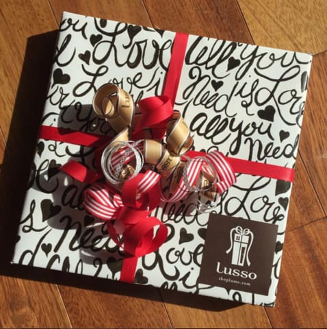 lusso all you need is love giftwrap